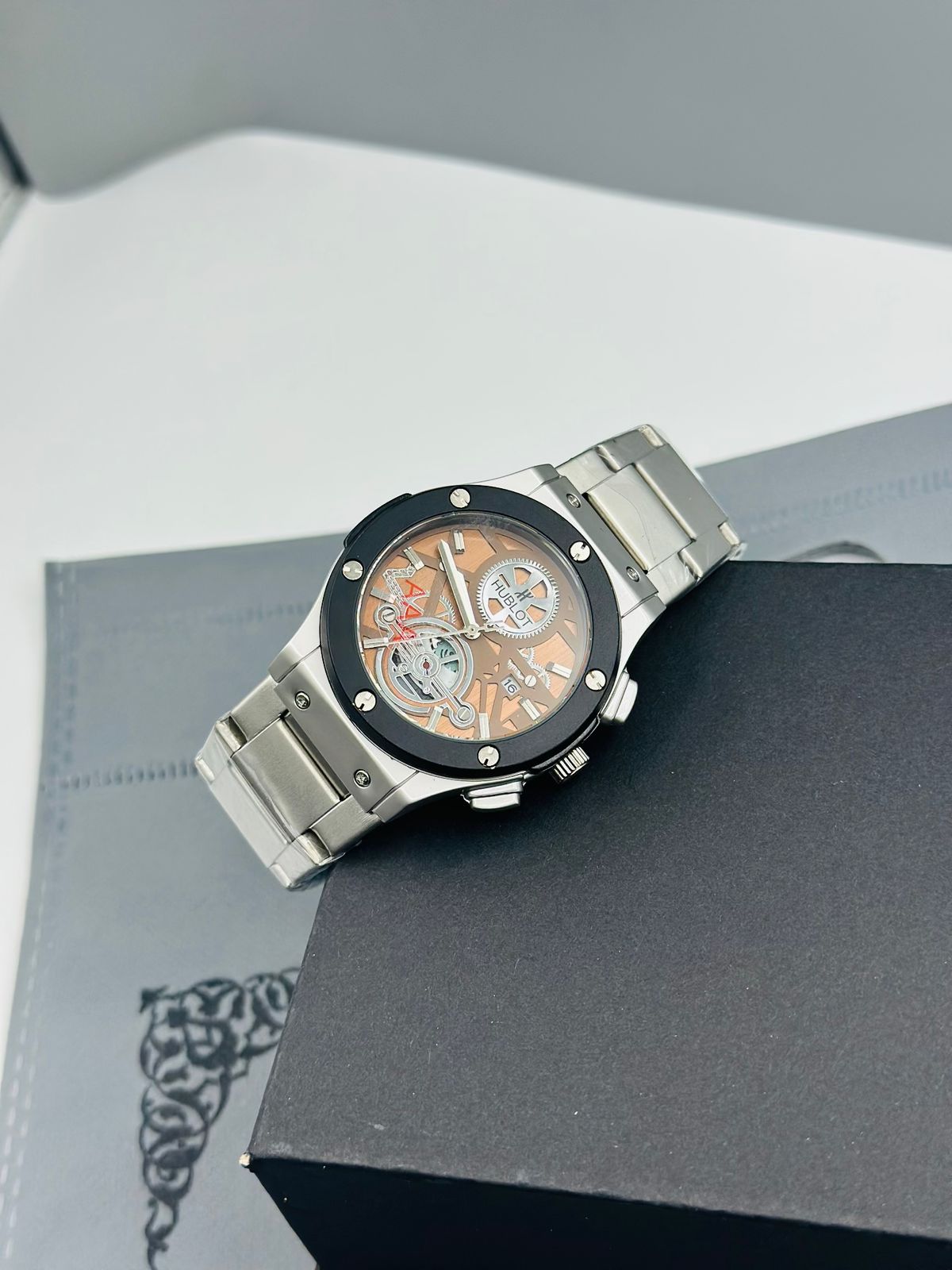 HUBLOT SKELETON GENTS COLLECTION METALLIC CASE WITH DATE
