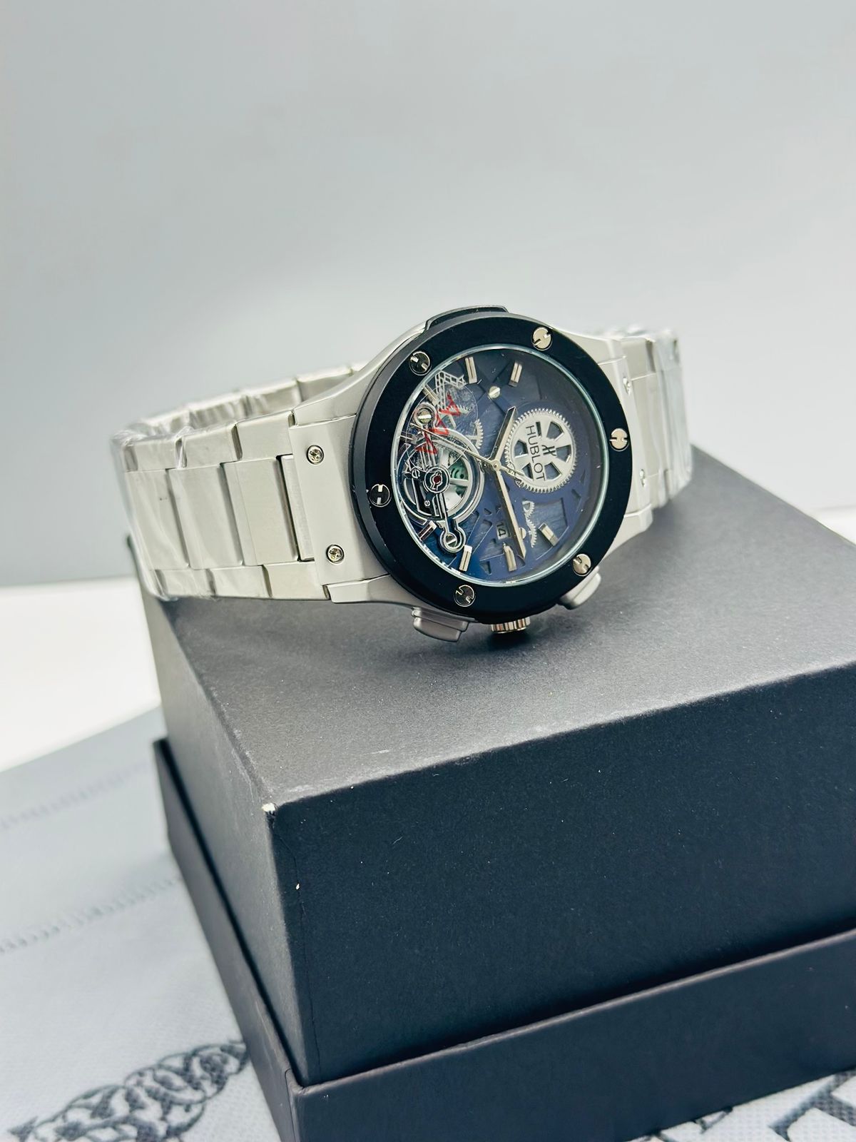 HUBLOT SKELETON GENTS COLLECTION METALLIC CASE WITH DATE