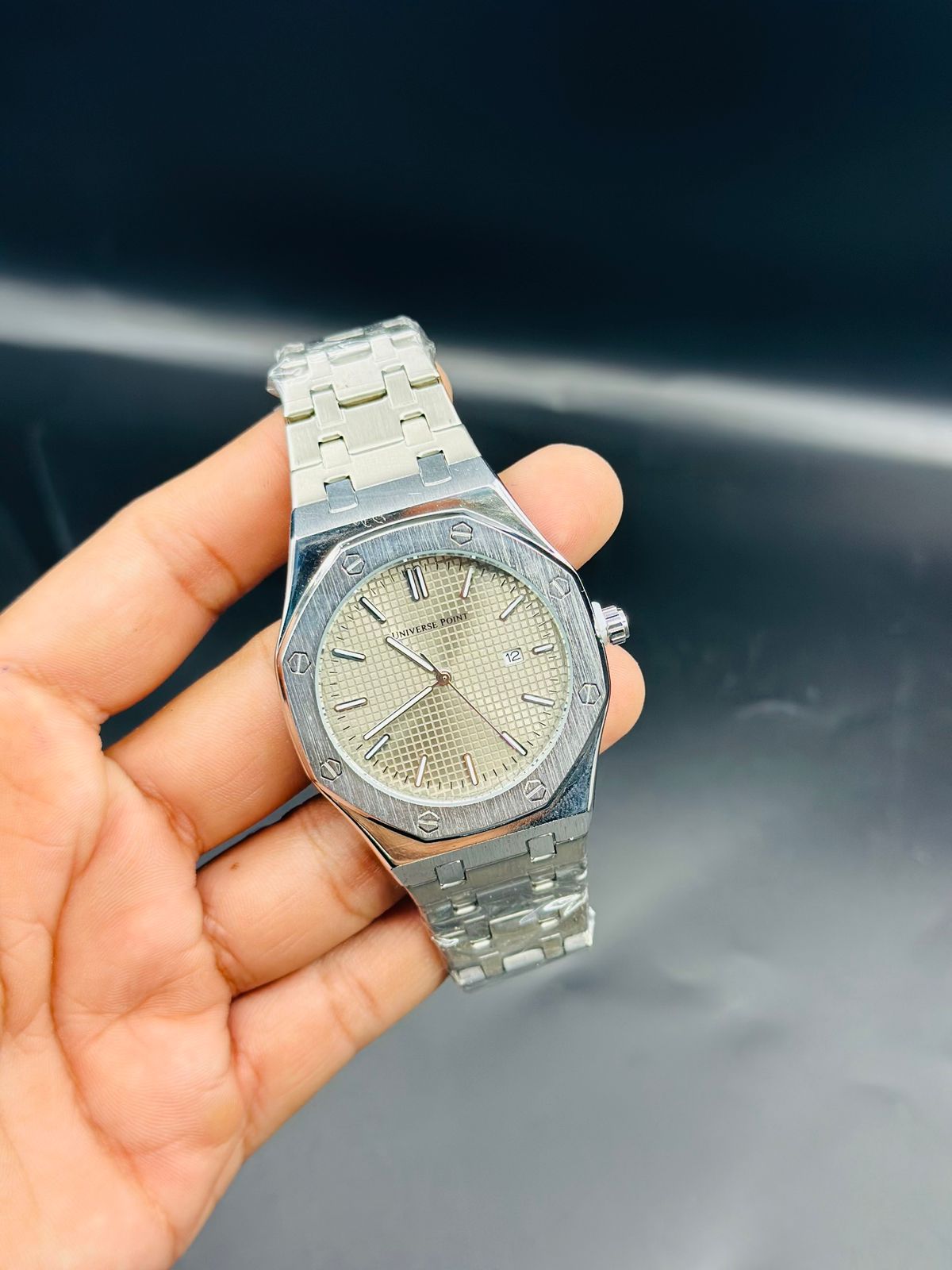 UNIVERSE POINT MEN'S CHAIN WATCH DATE WORKING SHARP ROUND DIAL