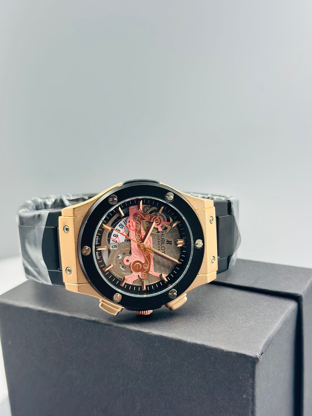 HUBLOT SKELETON GENTS COLLECTION METALLIC CASE WITH DATE